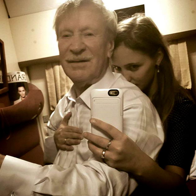 85-летний Иван Краско устроил романтическую фотосессию с молодой женой