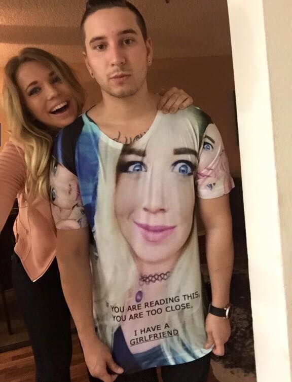 Ревнивая девушка подарила своему парню отпугивающую соперниц футболку