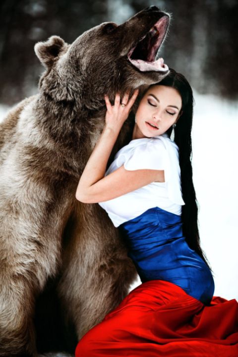 Новая фотосессия с девушкой и медведем 
