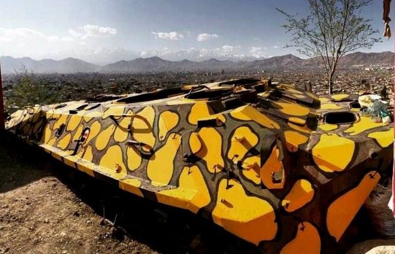 разукрашенный танк