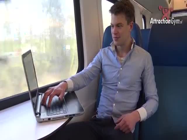 Забавный розыгрыш с порно в поезде (17.579 MB)