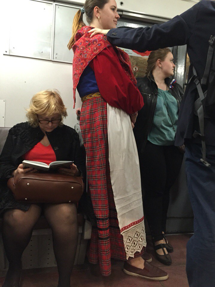 модные люди в метро