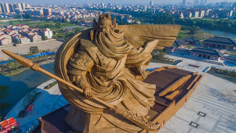 Китайский бог войны Гуань Юй и его колоссальная 1320-тонная скульптура 