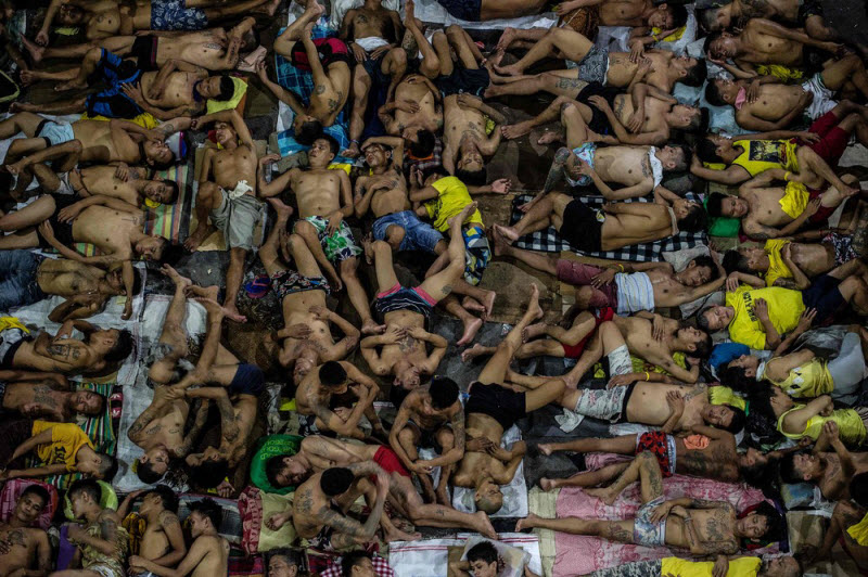 Жуткие условия филиппинской тюрьмы 