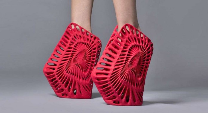Женские туфли футуристического дизайна, напечатанные на 3D-принтере 