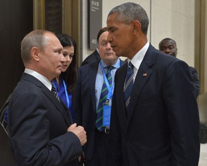 Фото с холодными взглядами Путина и Обамы стало новым мемом 