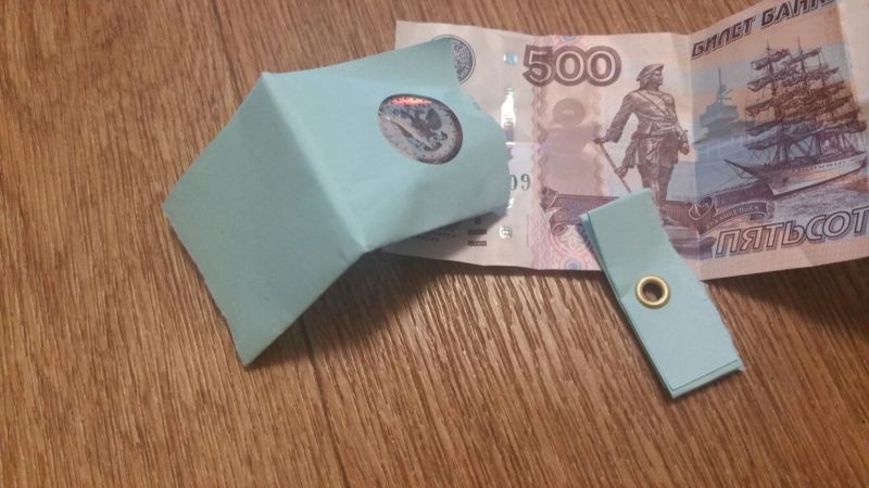 Анонимный богач из Магнитогорска разбрасывает по городу конверты с деньгами 