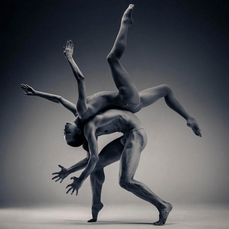 Что получается, когда скульптор фотографирует танцоров 