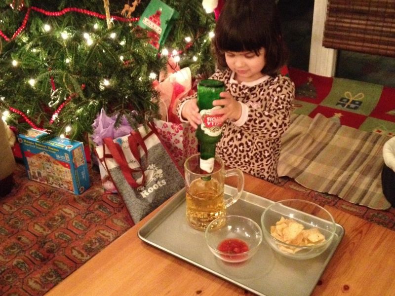 Забудьте о молоке с печеньем: пива и чипсов Санта-Клаусу! 