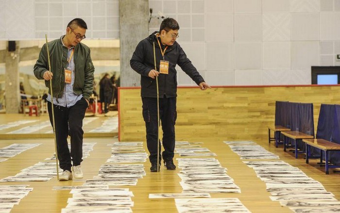 150 членов приемной комиссии изучают 40 000 работ претендентов на поступление в Китайскую академию искусств