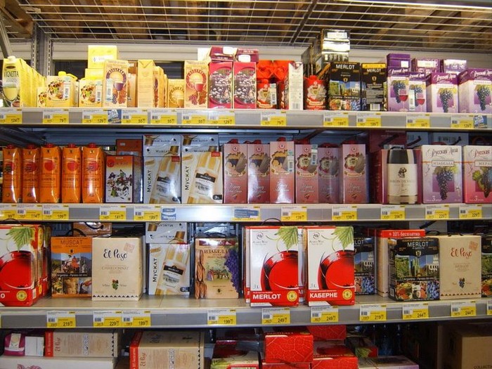 Будни алкоголика: как незаметно выпить в супермаркете