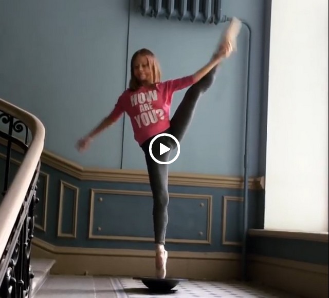 В интернете восхитились трюками 13-летней балерины