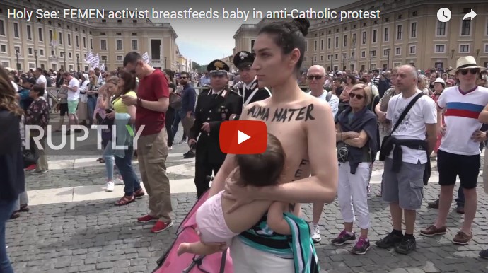Активистка FEMEN покормила грудью ребенка в Ватикане