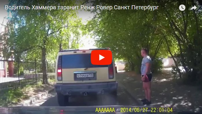 Очевидцы заявили, что депутат на Hummer намеренно протаранил машину в Петербурге