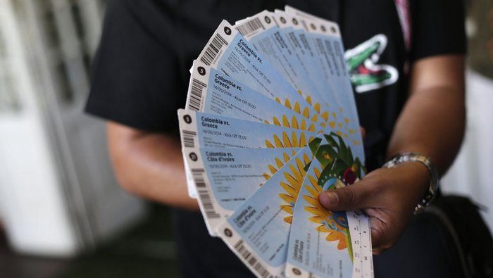 Спекулянты и мошенники зарабатывают миллионы на билетах предстоящего чемпионатом мира по футболу