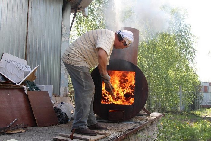 Томские судебные приставы сожгли 53 шубы из натурального меха
