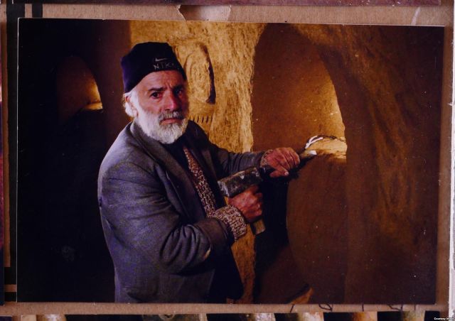 Житель Армении построил подземный храм своими руками