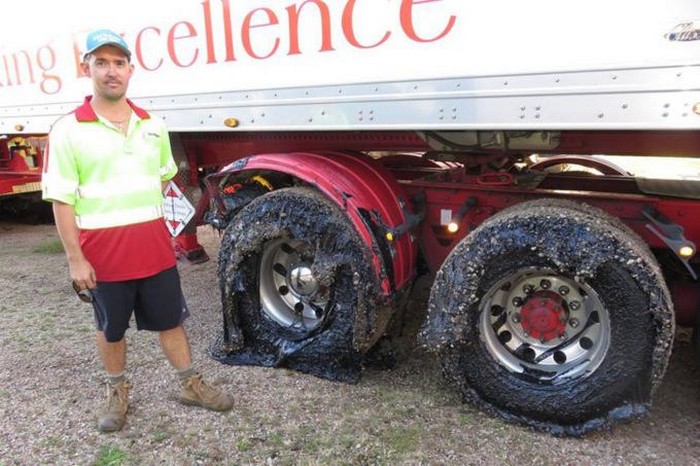 В Австралии у десятков автомобилей испортились шины из-за расплавленного асфальта
