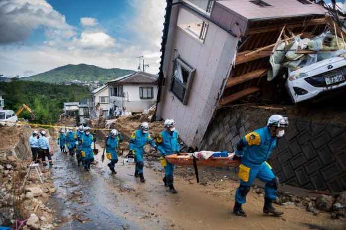 В Японии апокалипсис: сильнейшие ливни и оползни хоронят населенные пункты