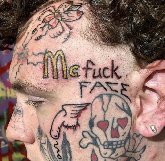 Что не так с головой у владельцев таких татуировок?