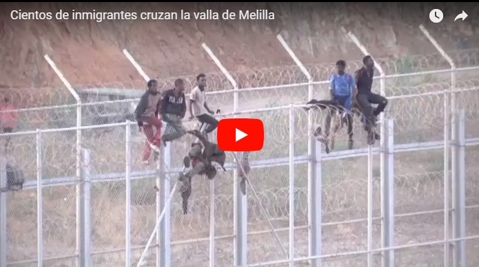 Более 600 африканских мигрантов прорвали ограждения на границе с Испанией