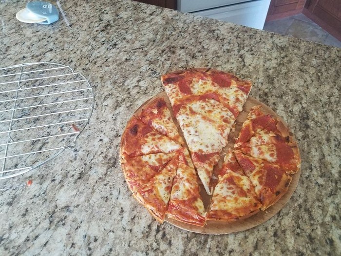Как правильно разделить пиццу