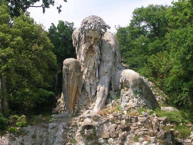 Аппеннинский Колосс - громадная статуя, в существование которой непросто поверить
