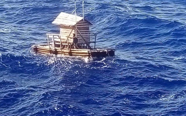 19-летний рыбак 49 дней дрейфовал на плоту в океане