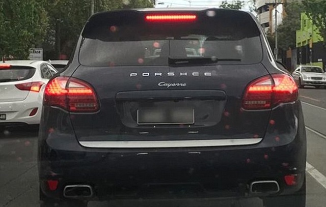 Странный Porsche Cayenne на улицах Мельбурна