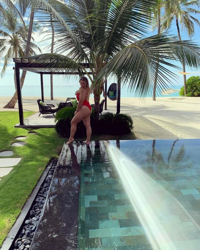 Хорошо кушает! Дочка Абрамовича показала свои "активы", выложив пляжные фото с Мальдив