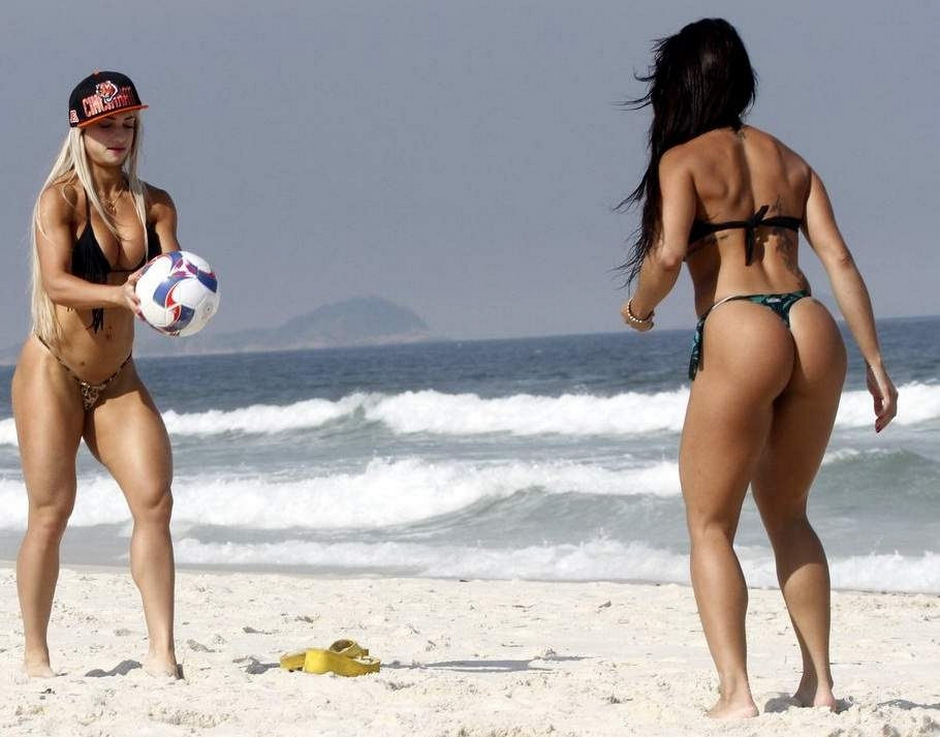 Горячие задницы на пляжах Бразилии фото