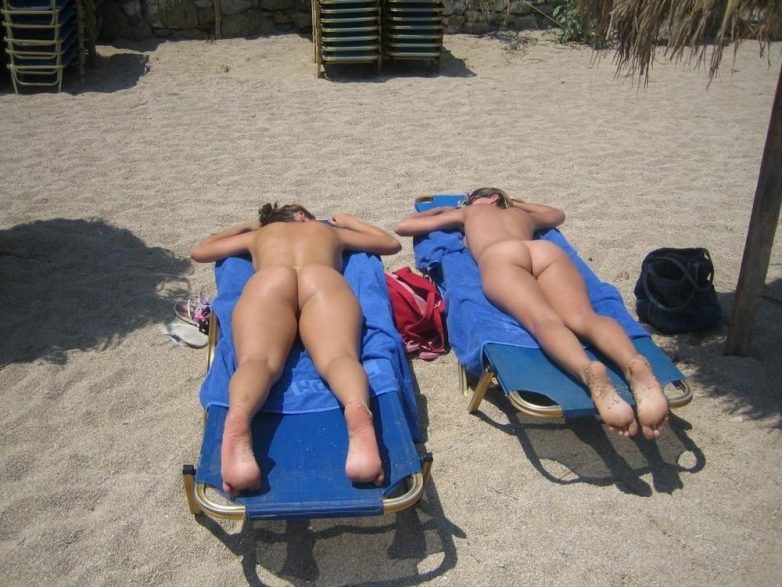 Нудистский пляж - лучшее место для отдыха! 