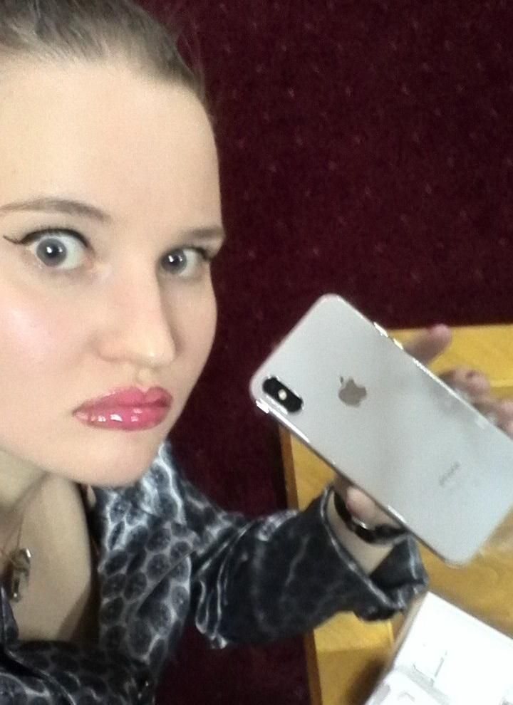 Наталья из Мурманска безумно рада покупке нового iPhone 