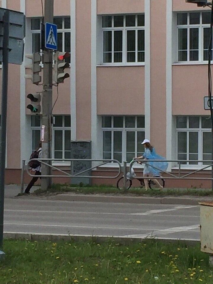 В Перми голая девушка каталась на велосипеде