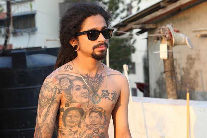 Ходячая реклама из Индии - парень набил 442 татуировки различных брендов