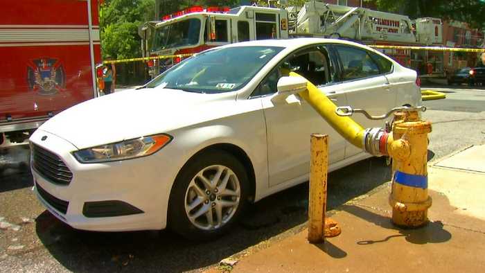 Как американские пожарные штрафуют за парковку у гидранта