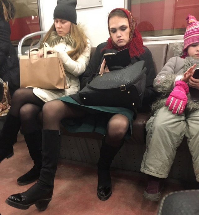 Странные модники в метро