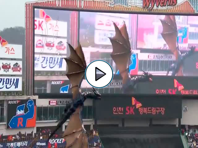 3D-голограмма дракона на чемпионате по бейсболу в Южной Корее