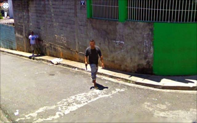 странные кадры с Google Street View