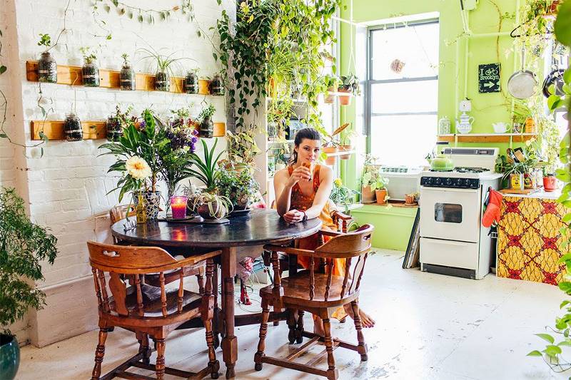 Саммер Рейн Оукс — супермодель, выращивающая 500 растений в своей квартире