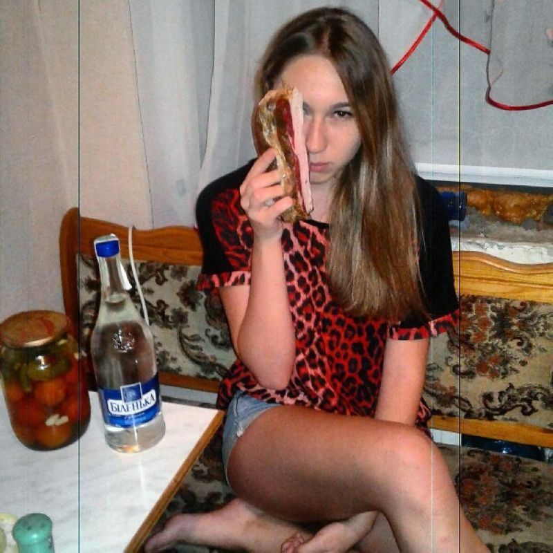 Девушки и сало