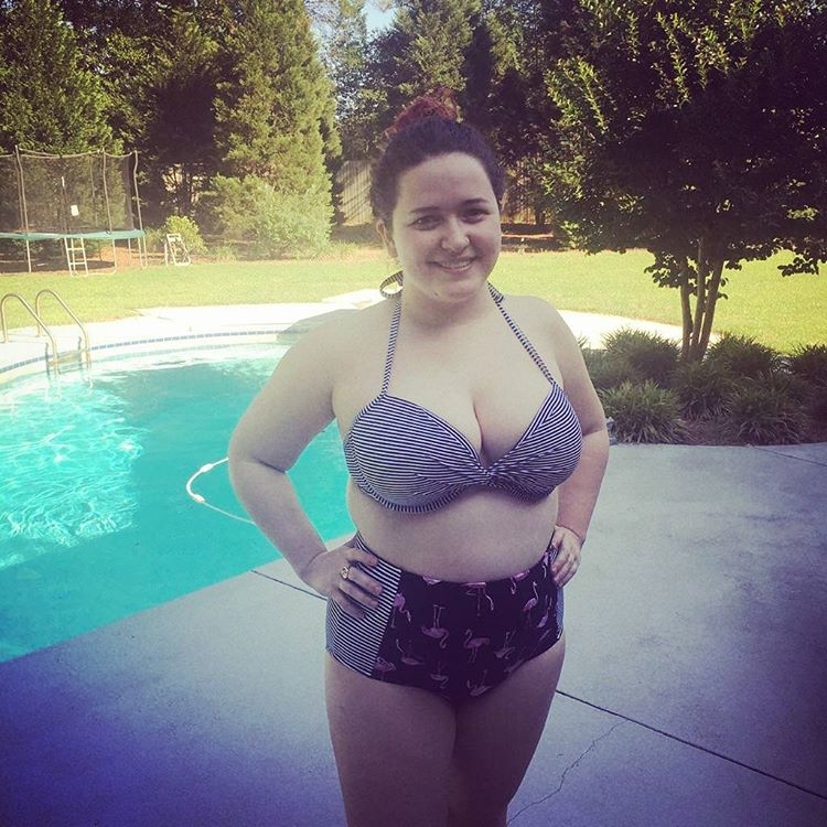толстая тетка в купальнике