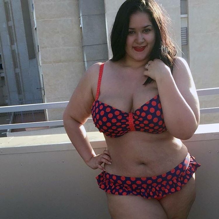 толстая тетка в купальнике