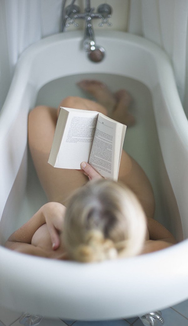 девушка в воде