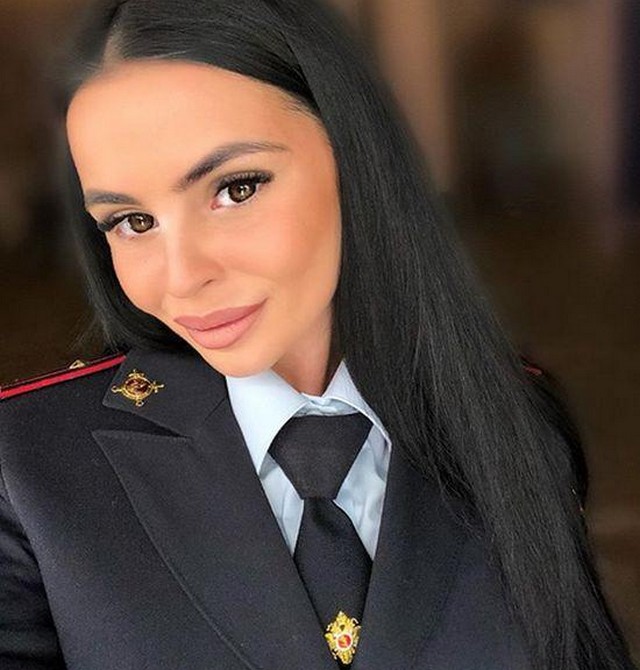 Виктория Якунина - "сотрудница полиции", которая любит блатняк