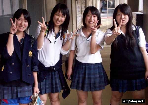 Зачем в Японии школьниц проверяют на наличие нижнего белья
