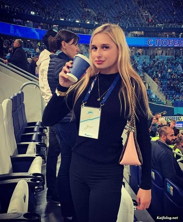 Симпатичные болельщицы
