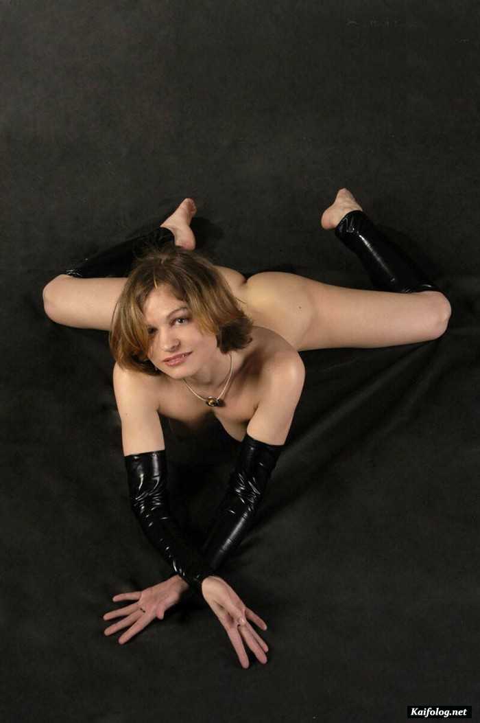 голая гимнастка
