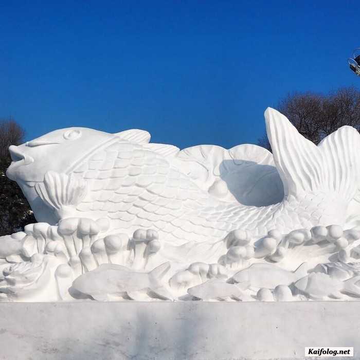 скульптура из снега и льда