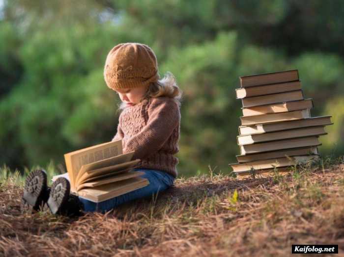 фото читающего ребенка